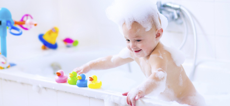 El baño: Consejos para bañar a tu bebé recién nacido